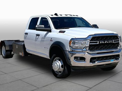 Used 2022 RAM 5500 Tradesman w/ Chrome Appearance Group AWD/4WD image 2