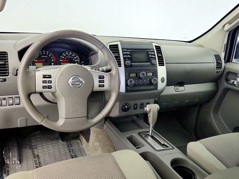 Used 2013 Nissan Frontier SV w/ SV Value Truck Pkg AWD/4WD image 12