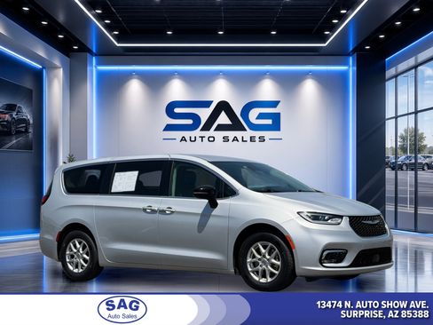Used 2024 Chrysler Pacifica Touring-L FWD image 1