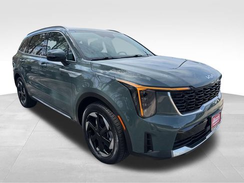 Certified 2025 Kia Sorento EX image 9