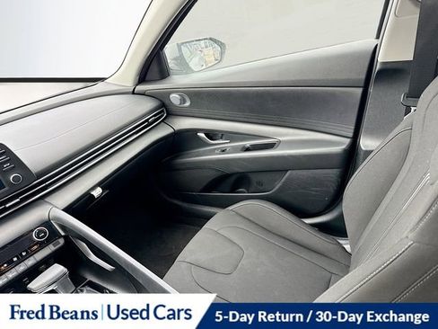 Used 2023 Hyundai Elantra SEL w/ Preferred Accessory Package image 22