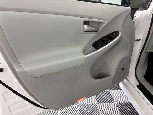 Used 2014 Toyota Prius Four FWD image 15