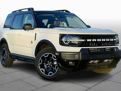Used 2025 Ford Bronco Sport Outer Banks w/ Outer Banks Tech Package+ image 2