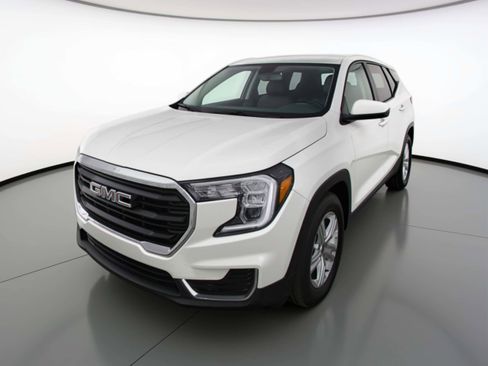 Used 2024 GMC Terrain SLE image 3