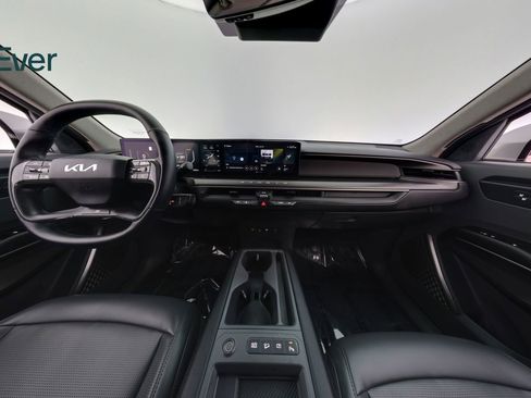 Used 2024 Kia EV9 Light Long Range RWD image 28