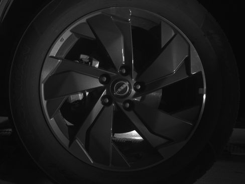 Used 2025 Nissan Rogue SV FWD image 12