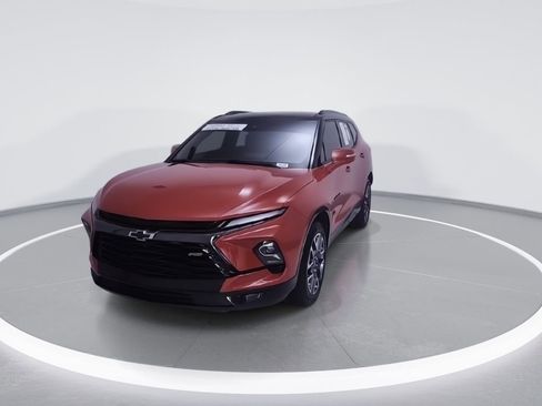 Used 2024 Chevrolet Blazer RS w/ Driver Confidence II Package FWD image 3