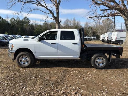 Used 2024 RAM 2500 Tradesman w/ Chrome Appearance Group AWD/4WD image 10