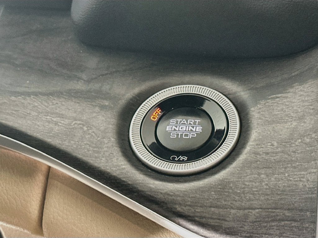 Certified 2024 Jeep Grand Cherokee Limited w/ Luxury Tech Group II AWD/4WD image 24