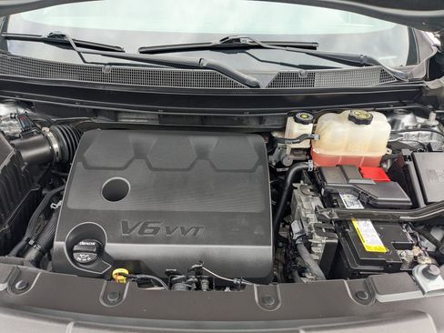 Used 2023 Chevrolet Traverse RS FWD image 34