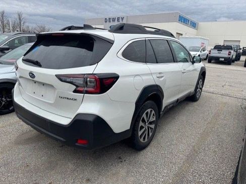 Used 2025 Subaru Outback Premium image 7