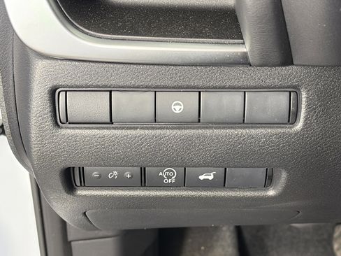 Certified 2025 Nissan Rogue SV image 26