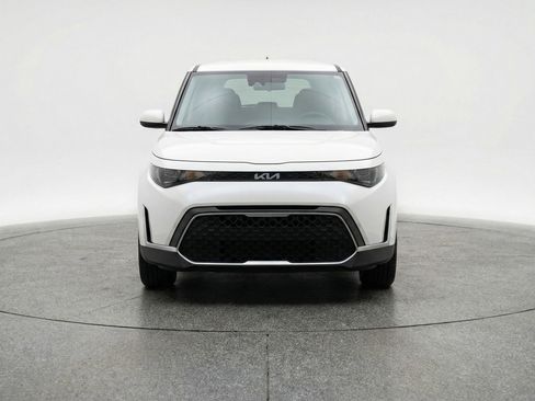 Used 2025 Kia Soul LX w/ LX Technology Package FWD image 2