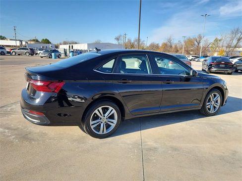 Used 2024 Volkswagen Jetta SE image 2