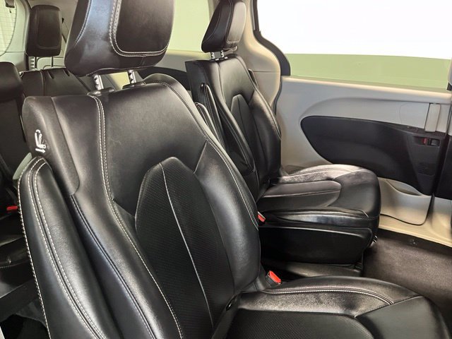 Used 2024 Chrysler Pacifica Limited FWD image 14
