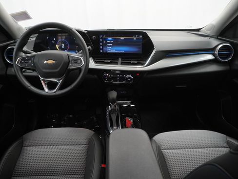 Used 2025 Chevrolet Trax LT w/ LT Convenience Package FWD image 26