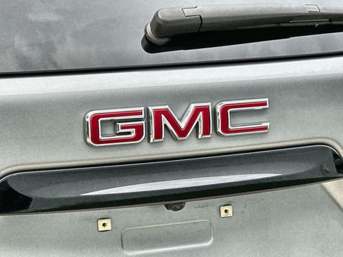 Used 2024 GMC Terrain SLE w/ Driver Convenience Package FWD image 16