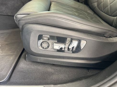 Used 2024 BMW X7 xDrive40i w/ M Sport Package image 64