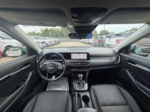 Used 2024 Kia Seltos EX FWD image 18