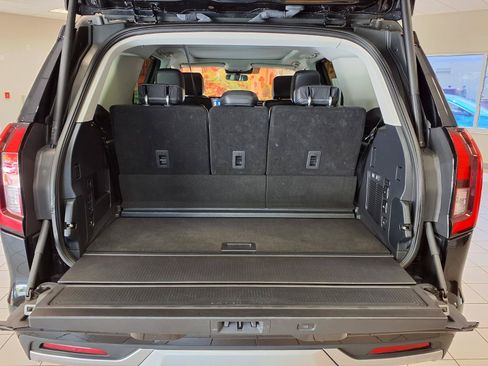 Used 2025 Ford Expedition Platinum AWD/4WD image 18