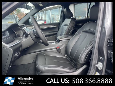 New 2025 Jeep Grand Cherokee Limited w/ Black Appearance Package image 10