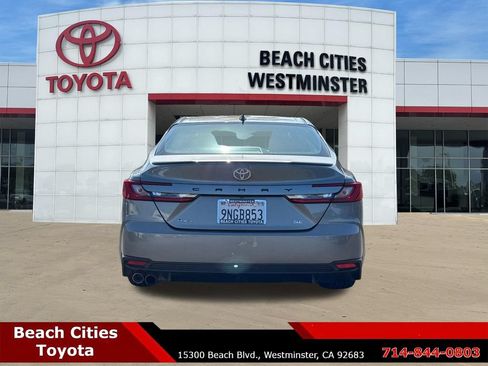 Used 2025 Toyota Camry SE FWD image 10