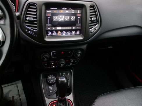 Used 2020 Jeep Compass Trailhawk image 21