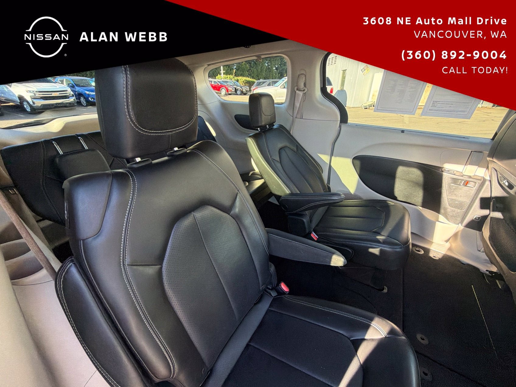 Used 2023 Chrysler Pacifica Touring-L FWD image 25