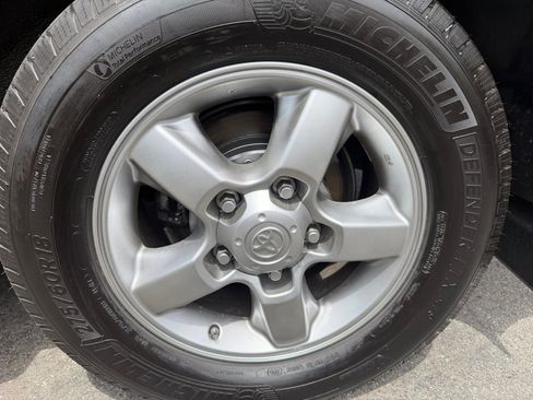 Used 2007 Toyota Land Cruiser AWD/4WD image 21