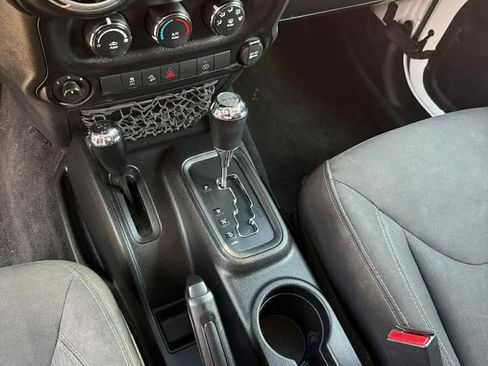 Used 2016 Jeep Wrangler Unlimited Sahara w/ Connectivity Group image 13