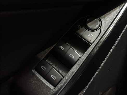 Used 2025 Chevrolet Equinox LT w/ Convenience Package II image 34