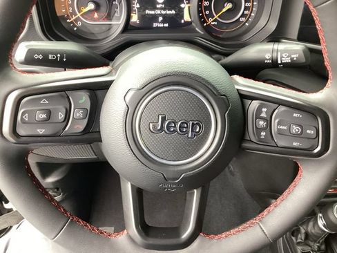 Used 2024 Jeep Gladiator Rubicon w/ Technology Group AWD/4WD image 12
