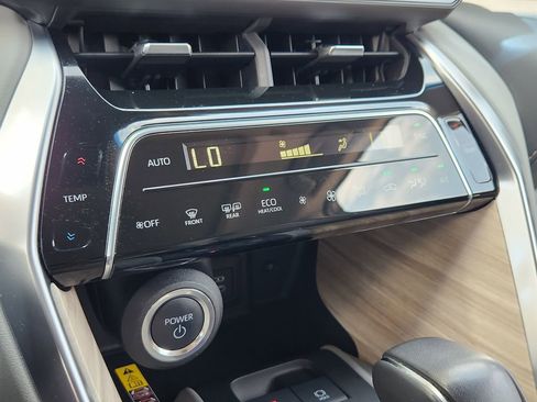 Used 2024 Toyota Venza Limited AWD/4WD image 11