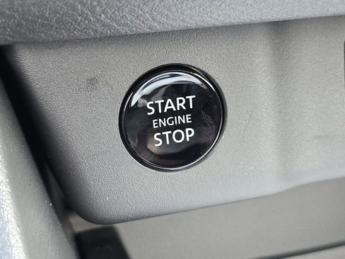 Used 2025 Nissan Rogue S image 5