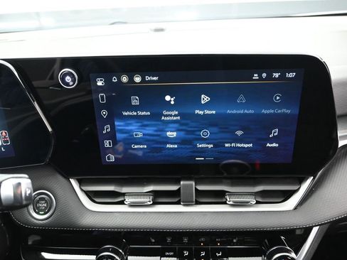 Used 2025 Chevrolet Equinox LT w/ Safety and Technology Package FWD image 13