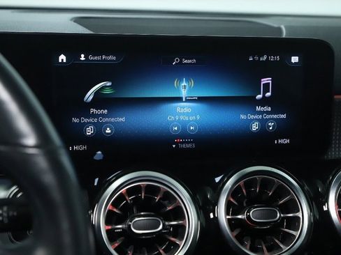 Used 2022 Mercedes-Benz GLB 250 4MATIC image 27