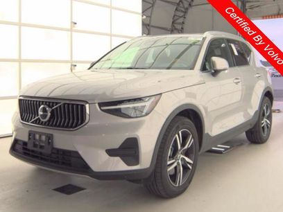 Used 2025 Volvo XC40 B5 Core