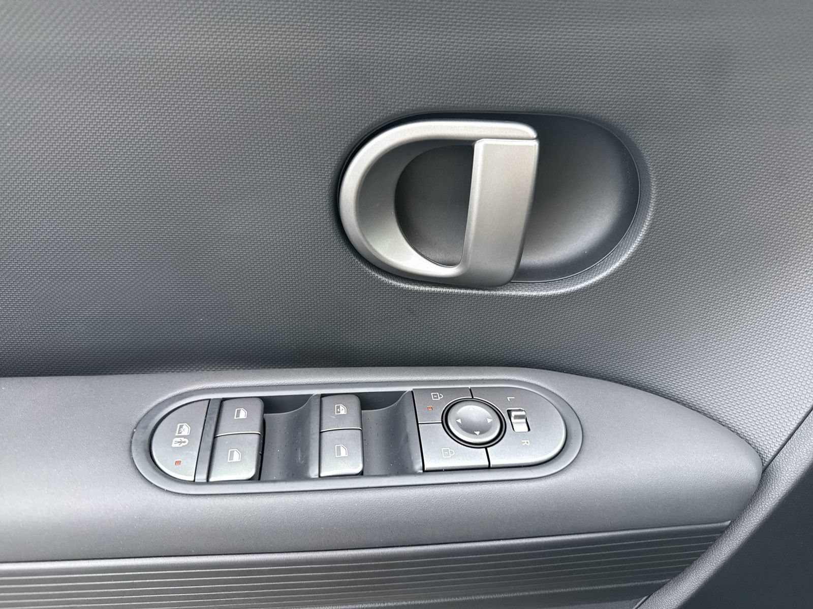 New 2026 Hyundai Ioniq 5 SE AWD/4WD image 14