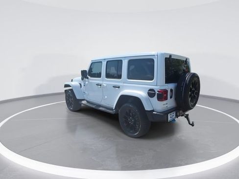 Used 2023 Jeep Wrangler Unlimited Sahara w/ Cold Weather Group AWD/4WD image 6