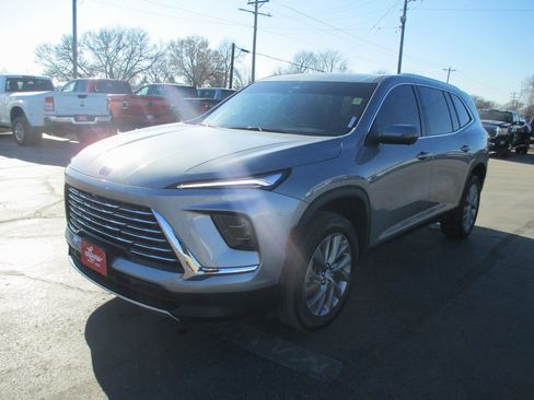 Certified 2025 Buick Enclave Preferred image 10