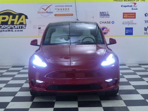 Used 2023 Tesla Model Y AWD image 3