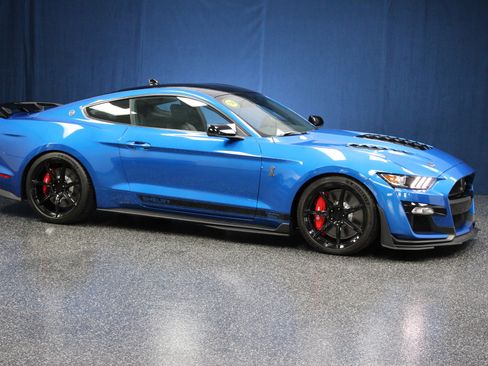 Used 2020 Ford Mustang Shelby GT500 w/ Technology Package RWD image 2