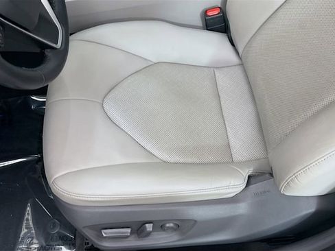 Used 2021 Toyota Camry XLE w/ Cold Weather Package image 18