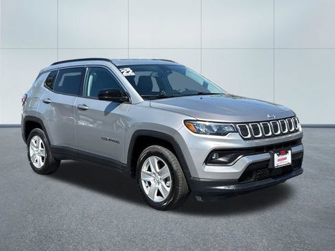 Used 2022 Jeep Compass Latitude AWD/4WD image 2