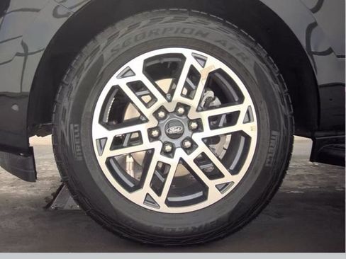 Used 2025 Ford Expedition Active AWD/4WD image 23