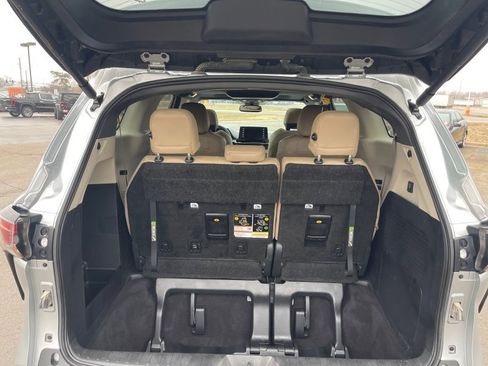 Used 2024 Toyota Sienna XLE w/ XLE Plus Package image 17