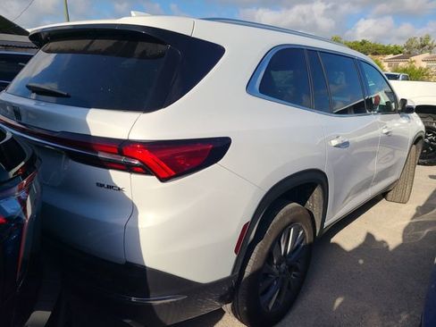 Used 2025 Buick Enclave Preferred FWD image 3