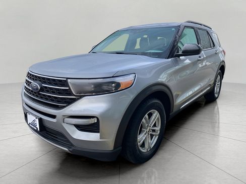 Used 2023 Ford Explorer XLT w/ Equipment Group 202A image 31