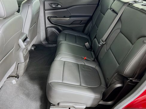 Used 2023 GMC Acadia SLT image 5