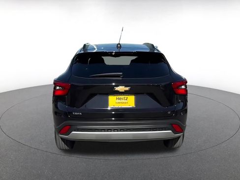 Used 2025 Chevrolet Trax LT FWD image 12